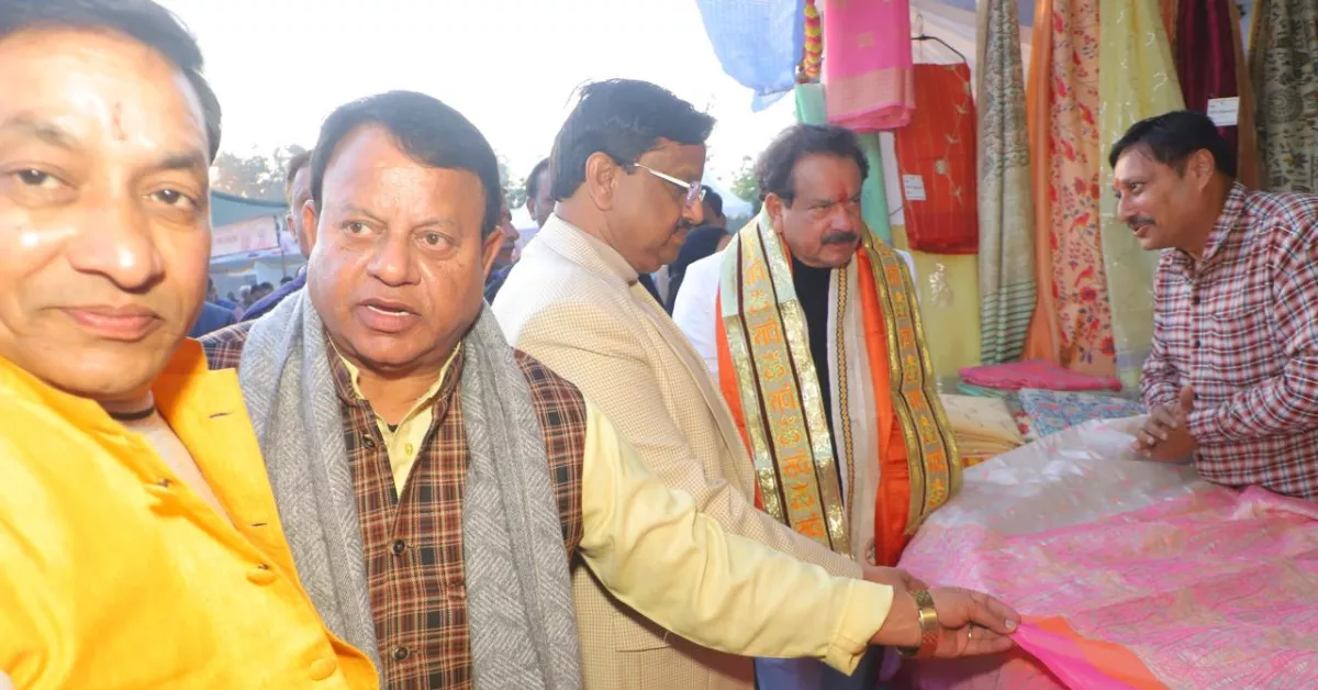 केंद्रीय मंत्री एसपी सिंह बघेल, आगरा खादी प्रदर्शनी, खादी ग्रामोद्योग आगरा, एसपी सिंह बघेल आगरा समाचार, खादी प्रदर्शनी उद्घाटन, आगरा न्यूज अपडेट, आगरा खादी और ग्रामोद्योग मेला, ODOP उत्पाद आगरा, बलकेश्वर मैदान प्रदर्शनी, खादी वस्त्र मेला, इंडिया खादी एक्पो आगरा, आगरा ब्रेकिंग न्यूज, स्वदेशी उत्पाद प्रदर्शनी, खादी मेले में क्या मिलेगा, मेला आगरा आज की खबर, आगरा लोकल न्यूज