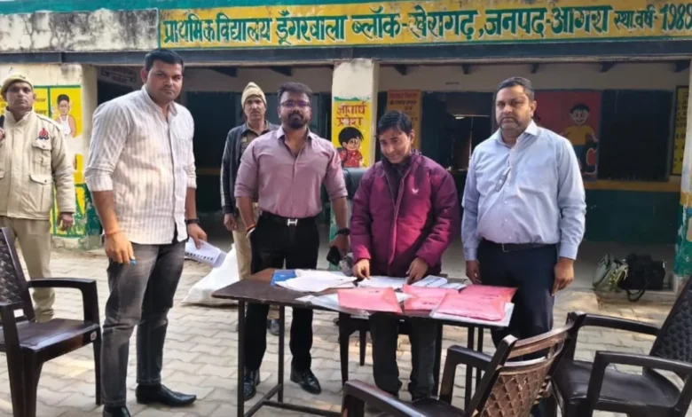 SIR कार्य, खेरागढ़ एसआईआर अभियान, खेरागढ़ ब्लॉक खबर, एसडीएम ऋषि राव निर्देश, बीएलओ टीम उपलब्धि, आगरा एसआईआर 2026, मतदाता सूची पुनरीक्षण, सुपरवाइजर अनिल सोलंकी, खेरागढ़ चुनाव अपडेट, बूथ लेवल अधिकारी कार्य, आगरा जिला निर्वाचन समाचार, एसआईआर कार्य पूर्ण, खेरागढ़ प्रशासनिक सफलता, खेरागढ़ तहसील समाचार, आगरा चुनाव तैयारी, मतदाता गणना पत्र अभियान