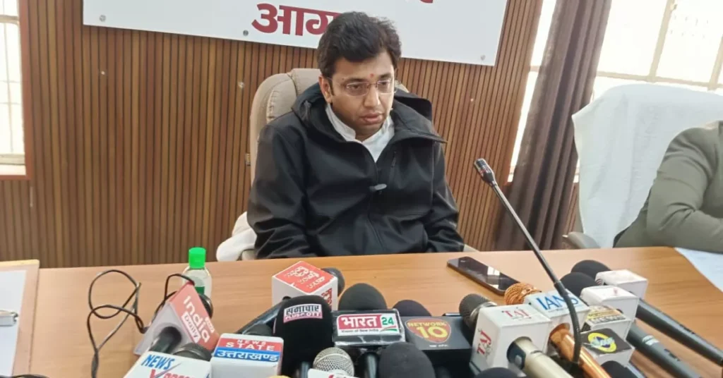 विशेष प्रगाढ़ पुनरीक्षण अभियान, आगरा SIR अभियान, विशेष प्रगाढ़ पुनरीक्षण 2026, मतदाता सूची सुधार, ड्राफ्ट रोल वाचन, बीएलओ अभियान, वोटर लिस्ट अपडेट आगरा, नया मतदाता पंजीकरण, फॉर्म 6 7 8, निर्वाचन आयोग निर्देश, आगरा मतदान केंद्र अभियान