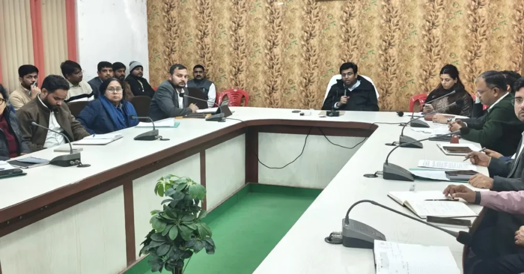 Agra Breaking News: आरटीई प्रवेश 2026: निजी स्कूलों पर सख्ती, डीएम आगरा के कड़े निर्देश आरटीई प्रवेश 2026, आगरा आरटीई समाचार, अरविंद मल्लप्पा बंगारी, आरटीई एक्ट 2009, निजी स्कूल आरटीई सख्ती, गरीब बच्चों की शिक्षा, आरटीई ऑनलाइन आवेदन, आरटीई लॉटरी प्रक्रिया