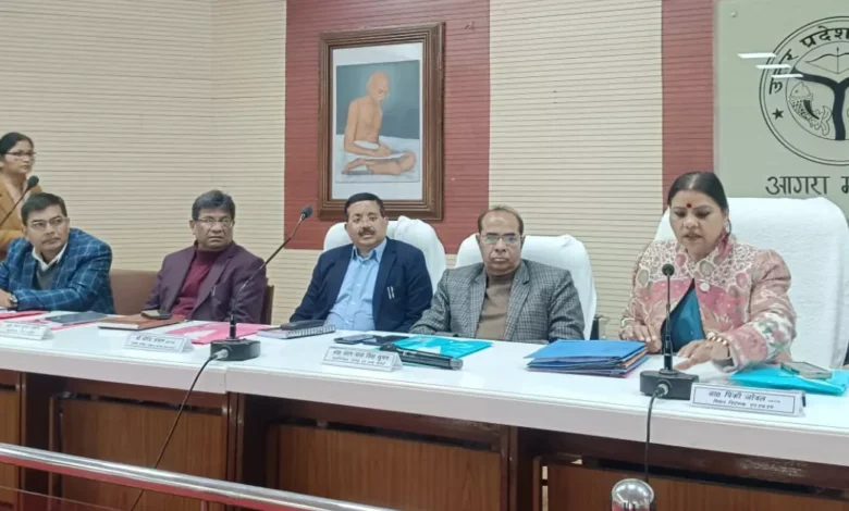 आगरा स्वास्थ्य समीक्षा बैठक, अलीगढ़ मंडल स्वास्थ्य सेवाएं, अमित कुमार घोष IAS, डॉ पिंकी जोवल IAS, उत्तर प्रदेश स्वास्थ्य विभाग, राष्ट्रीय स्वास्थ्य मिशन, स्वास्थ्य योजनाओं की समीक्षा, जिला अस्पताल निरीक्षण, टीकाकरण अभियान समीक्षा, आयुष्मान आरोग्य मंदिर, यूपी स्वास्थ्य समाचार, Agra Health News, Aligarh Health Review, UP Health Department News