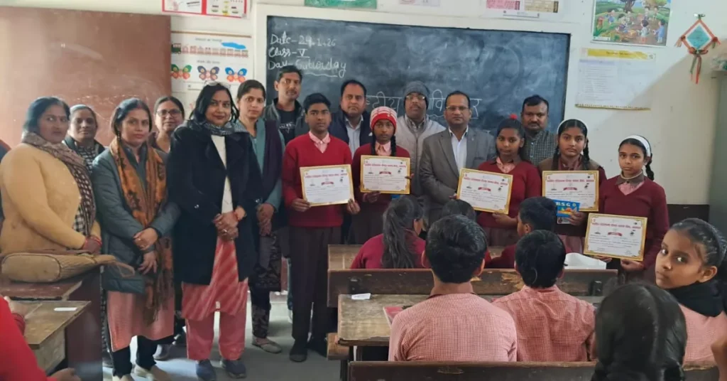 राष्ट्रीय आविष्कार अभियान, विज्ञान प्रतियोगिता आगरा, कंपोजिट विद्यालय न्यू आगरा, नगर स्तरीय विज्ञान प्रतियोगिता, बेसिक शिक्षा विभाग आगरा, student science competition, school science quiz, vigyan pratyogita uttar pradesh, government school science event, education news agra, parshadiya vidyalaya news, science education hindi news