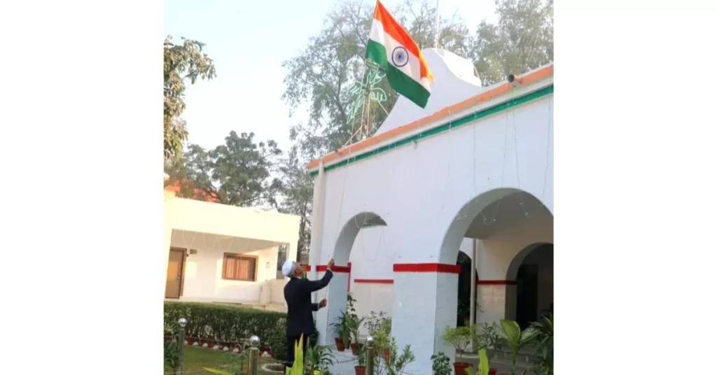 आगरा गणतंत्र दिवस 2026, 77वां गणतंत्र दिवस आगरा, अरविंद मल्लप्पा बंगारी, जिलाधिकारी आगरा, आगरा कलेक्ट्रेट ध्वजारोहण, अमर शहीद सम्मान आगरा, गणतंत्र दिवस समारोह आगरा, मंडलायुक्त शैलेंद्र कुमार सिंह, आगरा जिला समाचार, यूपी गणतंत्र दिवस कार्यक्रम, Republic Day Agra News, Agra DM Republic Day, Agra Latest News Hindi, Uttar Pradesh Republic Day Celebration