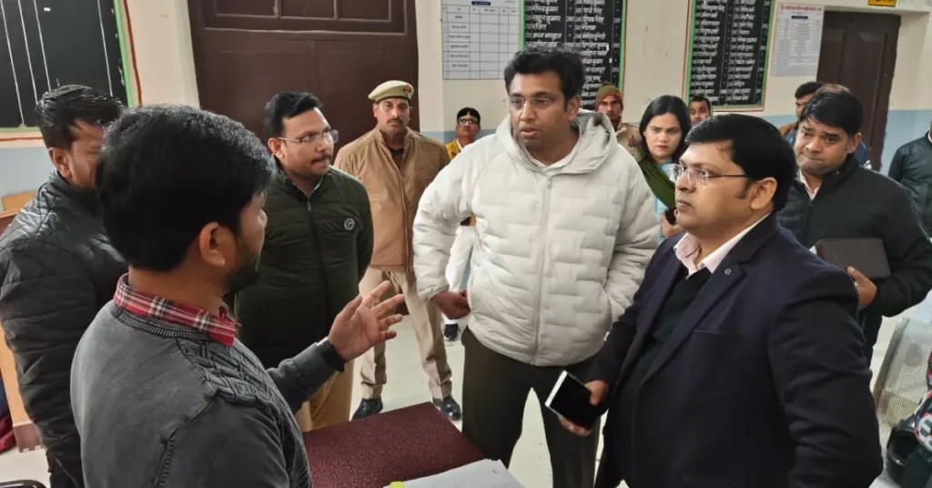 SIR, आगरा एसआईआर अभियान, विशेष प्रगाढ़ पुनरीक्षण आगरा, मतदाता सूची संशोधन 2026, जिलाधिकारी अरविंद मल्लप्पा बंगारी, आगरा मतदाता सत्यापन, एसआईआर नोटिस सुनवाई केंद्र, बीएलओ एईआरओ निर्देश, आगरा चुनाव समाचार, मतदाता पंजीकरण आगरा, वोटर लिस्ट अपडेट आगरा, आगरा निर्वाचन अधिकारी समाचार, तहसील सदर आगरा निरीक्षण, मतदाता सूची शुद्धिकरण, आगरा लेटेस्ट न्यूज हिंदी, हिंदी दैनिक समाचार
