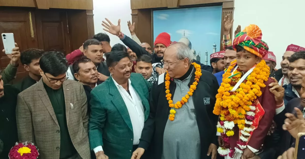 वीर बालक अजय राज निषाद, प्रधानमंत्री राष्ट्रीय बाल पुरस्कार वीरता, डॉ संजय कुमार निषाद मंत्री, निषाद समाज गौरव, आगरा सम्मान समारोह, मगरमच्छ से जान बचाई, बाल वीरता पुरस्कार, up government news hindi