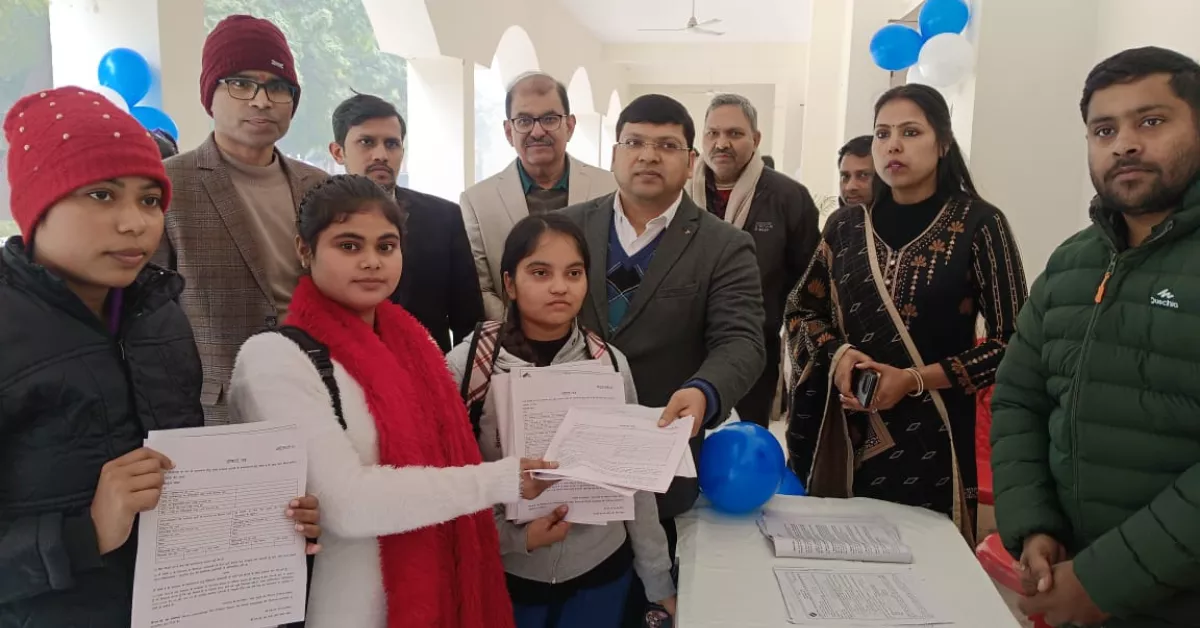 विशेष प्रगाढ़ पुनरीक्षण SIR, मतदाता पंजीकरण कार्यक्रम आगरा, अरविंद मल्लप्पा बंगारी, युवा मतदाता अभियान, voter registration agra, SIR campaign uttar pradesh, जिला निर्वाचन अधिकारी आगरा, nvsp voter registration