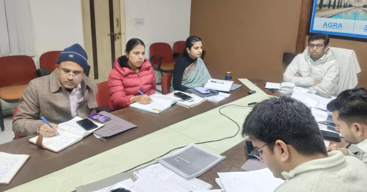 SIR अभियान आगरा, एसआईआर अभियान आगरा, विशेष प्रगाढ़ पुनरीक्षण 2026, ड्राफ्ट रोल पठन बूथ, मतदाता सूची दावे आपत्तियां, फॉर्म 6 नया मतदाता, अरविंद मल्लप्पा बंगारी निर्वाचन, voter list revision agra