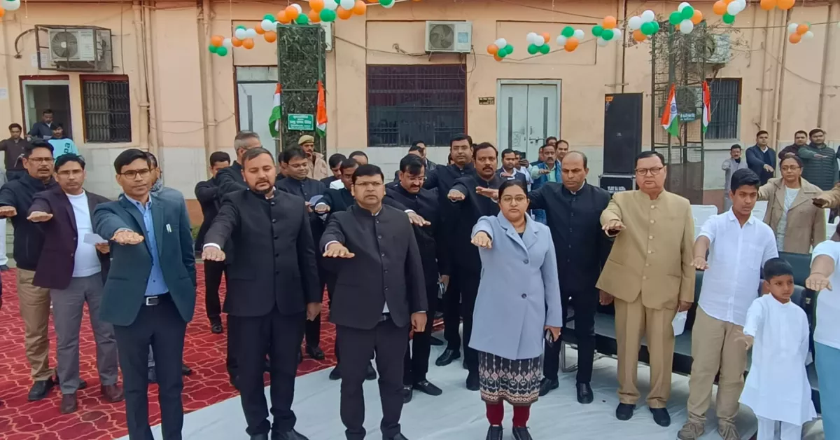 आगरा गणतंत्र दिवस 2026, 77वां गणतंत्र दिवस आगरा, अरविंद मल्लप्पा बंगारी, जिलाधिकारी आगरा, आगरा कलेक्ट्रेट ध्वजारोहण, अमर शहीद सम्मान आगरा, गणतंत्र दिवस समारोह आगरा, मंडलायुक्त शैलेंद्र कुमार सिंह, आगरा जिला समाचार, यूपी गणतंत्र दिवस कार्यक्रम, Republic Day Agra News, Agra DM Republic Day, Agra Latest News Hindi, Uttar Pradesh Republic Day Celebration