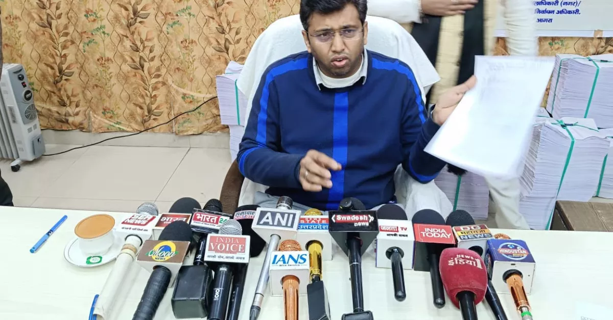 विशेष प्रगाढ़ पुनरीक्षण SIR, मतदाता पंजीकरण कार्यक्रम आगरा, अरविंद मल्लप्पा बंगारी, युवा मतदाता अभियान, voter registration agra, SIR campaign uttar pradesh, जिला निर्वाचन अधिकारी आगरा, nvsp voter registration