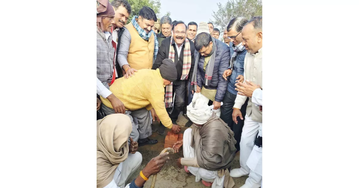 खेरागढ़ सड़क निर्माण, राजकुमार चाहर सांसद, भगवान सिंह कुशवाहा विधायक, आगरा विकास समाचार, सड़क चौड़ीकरण परियोजना, फतेहपुर सीकरी क्षेत्र विकास, bhoomi poojan road project, agra infrastructure news