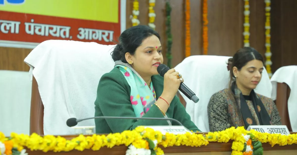 जिला पंचायत आगरा बजट, डॉ मंजू भदौरिया अध्यक्षता, आगरा ग्रामीण विकास, बटेश्वर मेला ताज महोत्सव, स्मार्ट विलेज योजना आगरा, सड़क निर्माण बजट, खेल स्टेडियम ग्रामीण क्षेत्र, पंचायत बोर्ड बैठक खबर