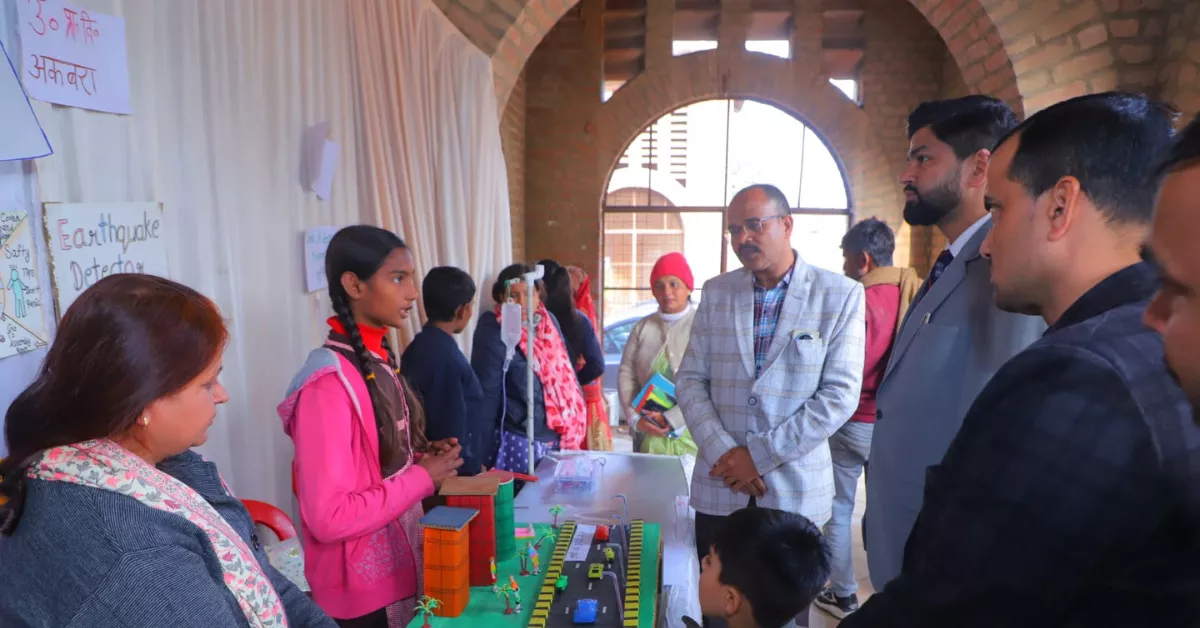 विज्ञान मॉडल प्रतियोगिता आगरा, DIET आगरा विज्ञान प्रदर्शनी, राष्ट्रीय आविष्कार अभियान, पंचर डिटेक्टर अलार्म मॉडल, स्कूल विज्ञान मॉडल प्रतियोगिता, आगरा शिक्षा समाचार, बेसिक शिक्षा विभाग यूपी, छात्र विज्ञान नवाचार, विज्ञान क्विज प्रतियोगिता, परिषदीय विद्यालय समाचार, education news agra, science exhibition up schools, google discover education news