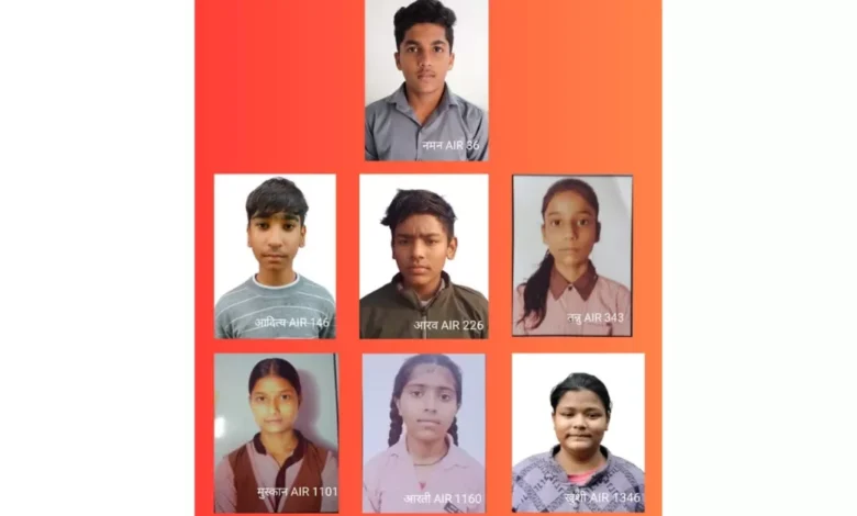 अरतौनी बिचपुरी शिक्षा समाचार, श्रेष्ठा परीक्षा परिणाम, नमन जिला टॉपर, ग्रामीण शिक्षा सफलता आगरा, SHRESHTA scheme selected students, सीबीएसई आवासीय विद्यालय निःशुल्क शिक्षा, आगरा शिक्षा खबर