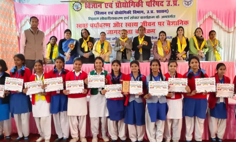 स्वच्छ पर्यावरण स्वस्थ जीवन कार्यक्रम, जिला विज्ञान क्लब आगरा, scientific awareness program agra, environment health education up, St Johns Girls Inter College Agra, student science exhibition agra, eco friendly models school, Google Discover education news