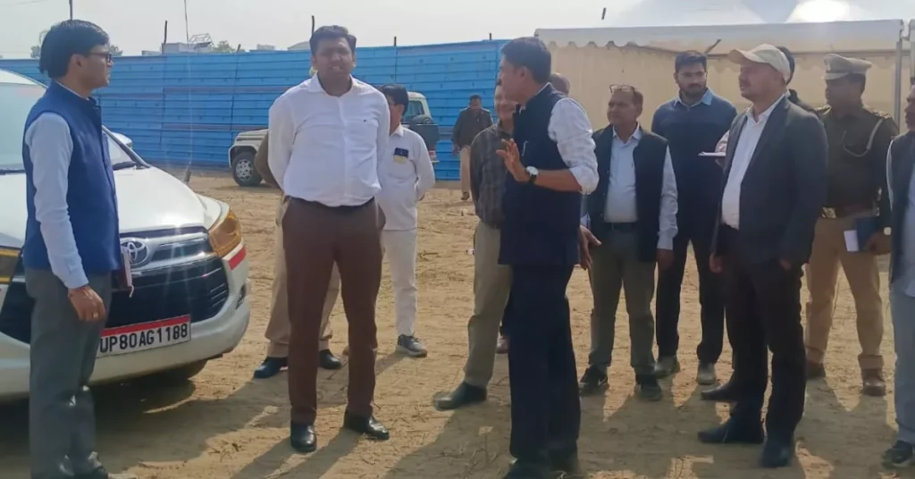 Agra Breaking News: ताज महोत्सव 2026: डीएम ने तैयारियों का किया निरीक्षण ताज महोत्सव 2026 आगरा, Taj Mahotsav Agra 2026, DM inspection Agra event, अरविंद मल्लप्पा बंगारी निरीक्षण, Fatehabad Road event Agra, ODOP stalls Taj Mahotsav, Agra cultural festival news, Google Discover Agra news