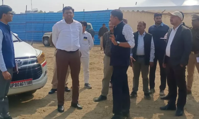 ताज महोत्सव 2026 आगरा, Taj Mahotsav Agra 2026, DM inspection Agra event, अरविंद मल्लप्पा बंगारी निरीक्षण, Fatehabad Road event Agra, ODOP stalls Taj Mahotsav, Agra cultural festival news, Google Discover Agra news