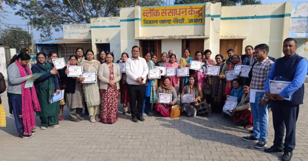 Agra Breaking News: सैंया में पावर एंजेल मीना मंच प्रशिक्षण सफलतापूर्वक सम्पन्न मीना मंच प्रशिक्षण सैंया, Power Angel Meena Manch Agra, girls empowerment training UP, बालिका सशक्तिकरण कार्यक्रम, BEO Sainya training news, Meena Manch workshop India, education awareness program Agra, Google Discover education news