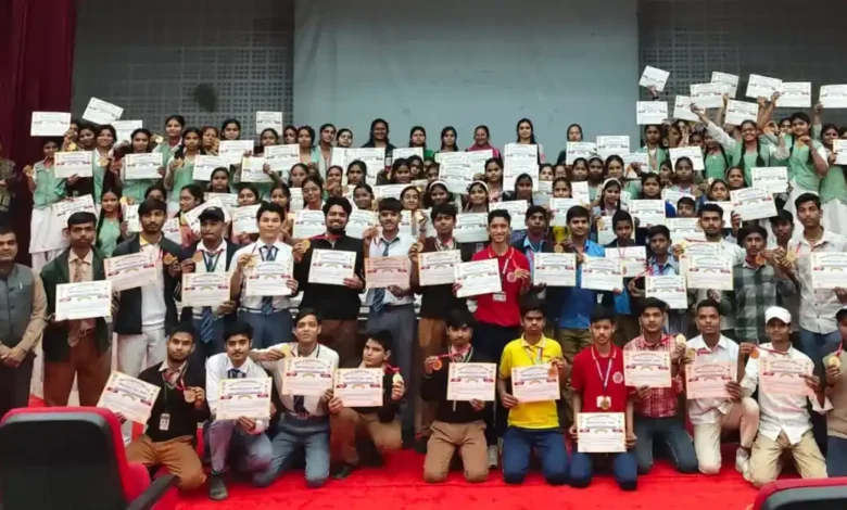 वैज्ञानिक भ्रमण, विज्ञान लोकप्रियकरण कार्यक्रम आगरा, जिला विज्ञान क्लब आगरा, आरबीएस इंजीनियरिंग कैंपस बिचपुरी, डाबर फुटवियर इंडस्ट्री सिकंदरा, वैज्ञानिक शोध प्रयोगशाला भ्रमण, आगरा शिक्षा समाचार 2026, मेधावी छात्र वैज्ञानिक व्याख्यान, विज्ञान एवं प्रौद्योगिकी परिषद उत्तर प्रदेश, आगरा करियर मार्गदर्शन कार्यक्रम, स्कूल छात्रों का इंडस्ट्रियल विजिट