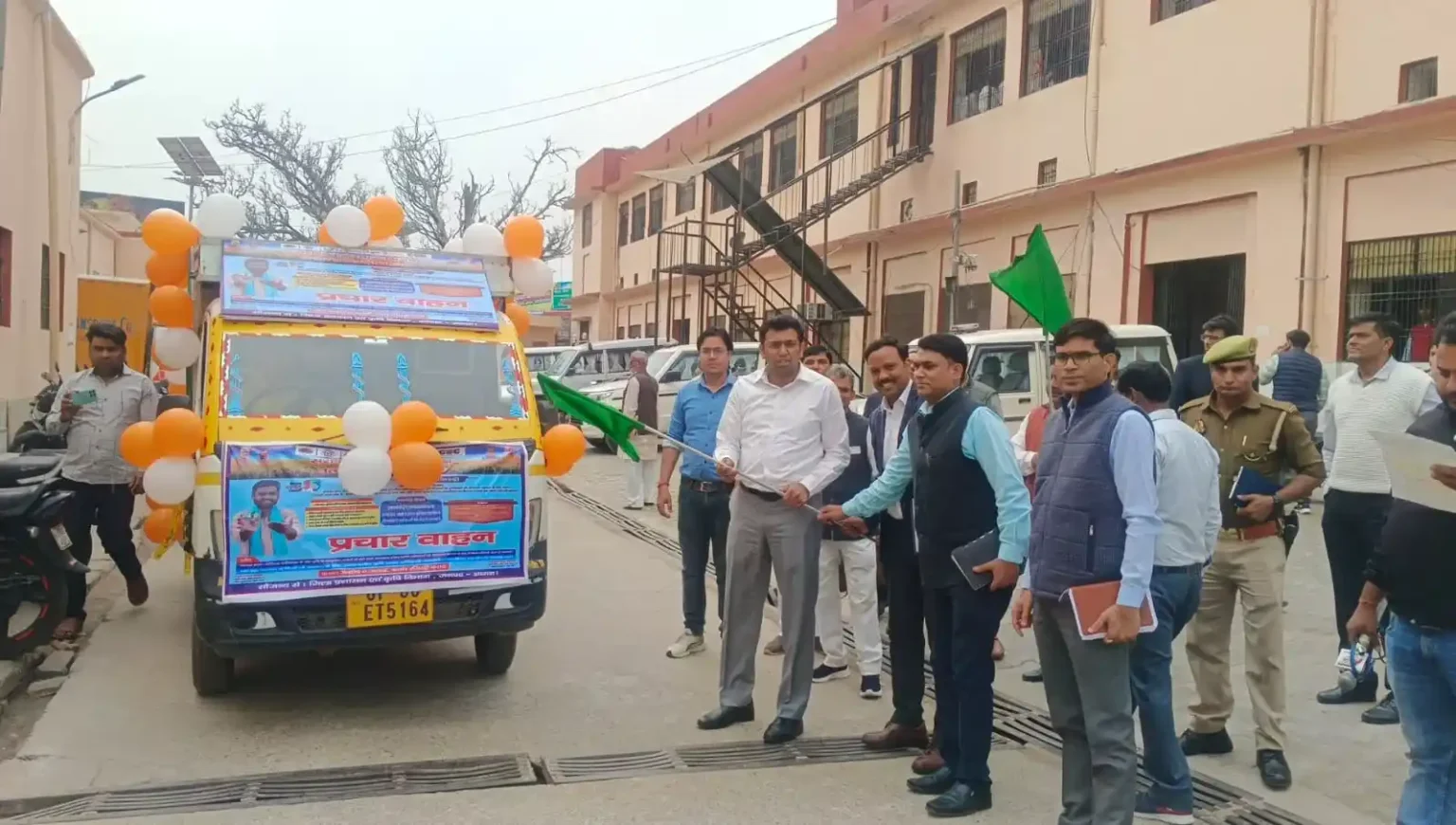 Agra Breaking News: आगरा में फार्मर रजिस्ट्री अभियान तेज: डीएम अरविंद मल्लप्पा बंगारी ने 6 प्रचार वाहनों को किया रवाना आगरा फार्मर रजिस्ट्री 2026, एग्रीस्टैक योजना उत्तर प्रदेश, डीएम अरविंद मल्लप्पा बंगारी आगरा, किसान सम्मान निधि रजिस्ट्री अनिवार्य, फार्मर गोल्डन कार्ड आगरा, कृषि योजनाएं डिजिटल पंजीकरण, आगरा किसान समाचार, सीएससी फार्मर रजिस्ट्रेशन, फसल बीमा हेतु फार्मर रजिस्ट्री, आगरा ताजा कृषि खबर