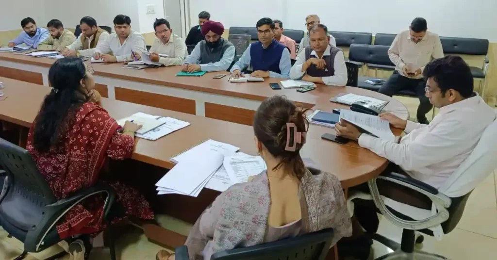 आगरा जनगणना-2027 तैयारी, डीएम अरविंद मल्लप्पा बंगारी बैठक, डिजिटल जनगणना 2027 भारत, जिला स्तरीय जनगणना समन्वय समिति आगरा, पेपरलेस जनगणना 2026 चरण, आगरा कलेक्ट्रेट समीक्षा बैठक, जनगणना प्रशिक्षण प्रगणक सुपरवाइजर, स्व-गणना मोबाइल एप, आगरा प्रशासन ताजा समाचार, Census 2027 Agra news