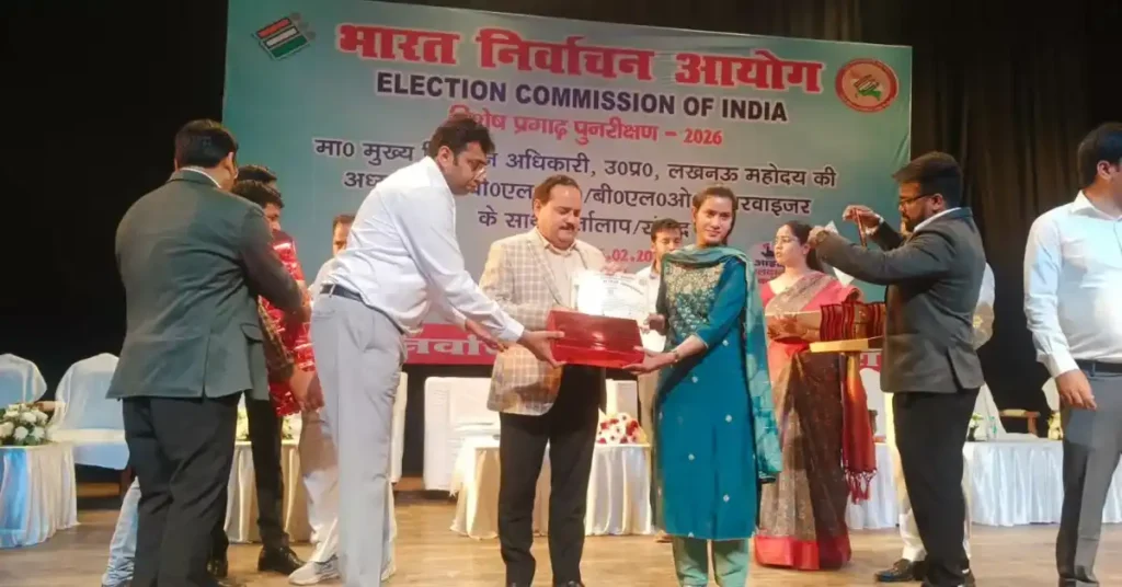 नवदीप रिणवा समीक्षा बैठक आगरा, मुख्य निर्वाचन अधिकारी उत्तर प्रदेश, SIR अभियान आगरा 2026, मतदाता सूची पुनरीक्षण आगरा, EPIC कार्ड अपडेट निर्देश, बीएलओ सम्मान कार्यक्रम सूरसदन, बुक ए कॉल विद बीएलओ, जेंडर रेशियो वोटर लिस्ट, आगरा निर्वाचन समाचार 2026, voter list update Agra news