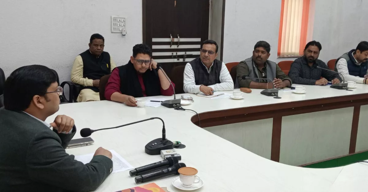 विशेष प्रगाढ़ पुनरीक्षण 2026, SIR 2026 आगरा, मतदाता सूची पुनरीक्षण बैठक, ADM नगर आगरा, बीएलओ दावे आपत्ति, voter list revision agra, election commission up news, फॉर्म 6 7 8 मतदाता, आगरा निर्वाचन समाचार, Google Discover election news