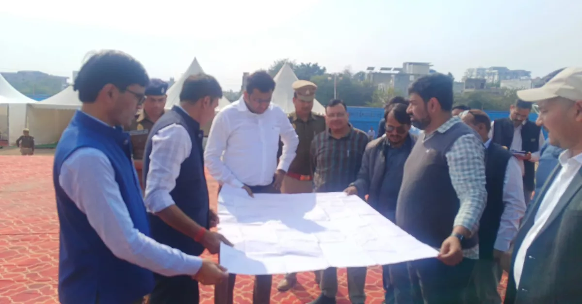 ताज महोत्सव 2026 आगरा, Taj Mahotsav Agra 2026, DM inspection Agra event, अरविंद मल्लप्पा बंगारी निरीक्षण, Fatehabad Road event Agra, ODOP stalls Taj Mahotsav, Agra cultural festival news, Google Discover Agra news