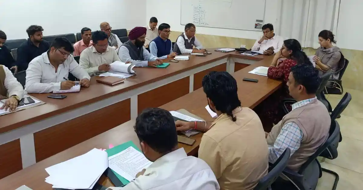 आगरा जनगणना 2027 तैयारी, डीएम अरविंद मल्लप्पा बंगारी बैठक, डिजिटल जनगणना 2027 भारत, जिला स्तरीय जनगणना समन्वय समिति आगरा, पेपरलेस जनगणना 2026 चरण, आगरा कलेक्ट्रेट समीक्षा बैठक, जनगणना प्रशिक्षण प्रगणक सुपरवाइजर, स्व-गणना मोबाइल एप, आगरा प्रशासन ताजा समाचार, Census 2027 Agra news