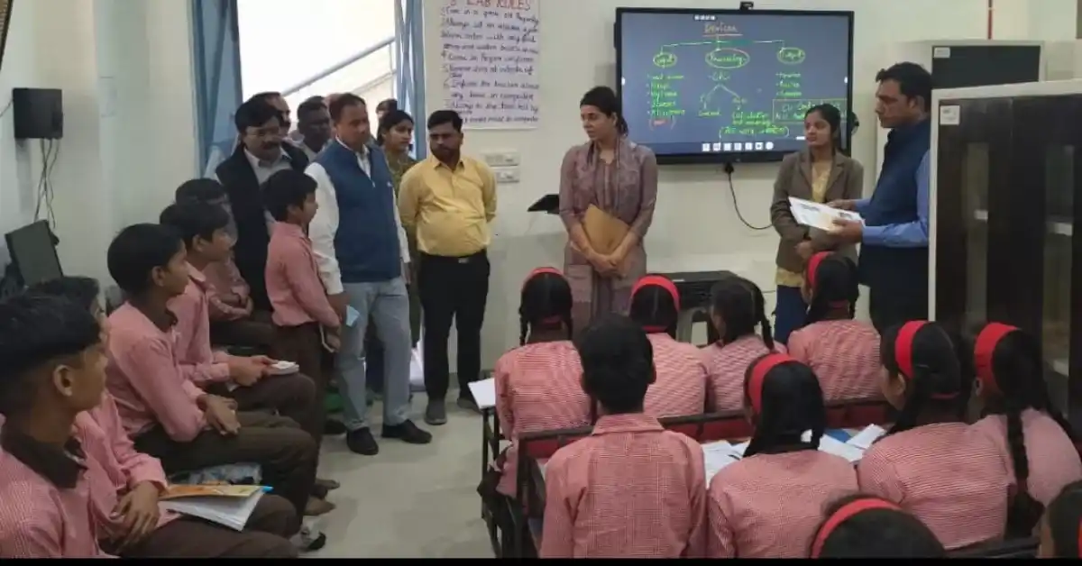 पीएमश्री विद्यालय कलवारी आगरा, मॉडल स्कूल आगरा 2026, सीडीओ प्रतिभा सिंह निरीक्षण, बिचपुरी कम्पोजिट विद्यालय, स्मार्ट क्लास सरकारी स्कूल, सोलर पैनल स्कूल आगरा, वर्षा जल संचयन विद्यालय, आईटीसी लैब शिक्षा विभाग, आगरा बेसिक शिक्षा समाचार, PM SHRI School Agra News