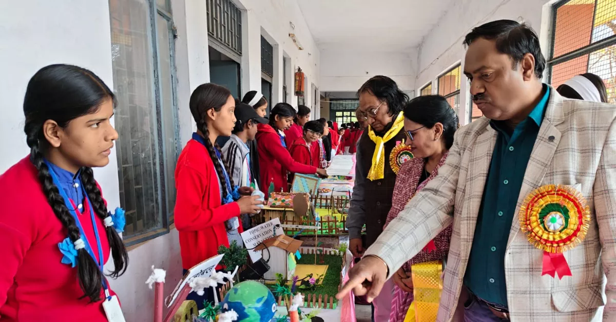 स्वच्छ पर्यावरण स्वस्थ जीवन कार्यक्रम, जिला विज्ञान क्लब आगरा, scientific awareness program agra, environment health education up, St Johns Girls Inter College Agra, student science exhibition agra, eco friendly models school, Google Discover education news