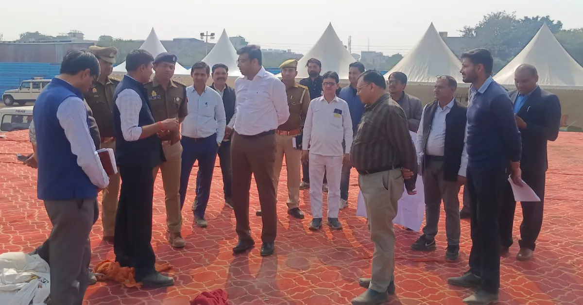 ताज महोत्सव 2026 आगरा, Taj Mahotsav Agra 2026, DM inspection Agra event, अरविंद मल्लप्पा बंगारी निरीक्षण, Fatehabad Road event Agra, ODOP stalls Taj Mahotsav, Agra cultural festival news, Google Discover Agra news