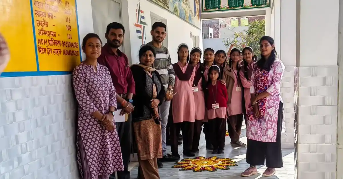 आगरा स्कूल रंगोली प्रतियोगिता, सरदार पटेल लोहामंडी विद्यालय कार्यक्रम, होली पोस्टर प्रतियोगिता आगरा, रमज़ान थीम पोस्टर स्कूल, आगरा शिक्षा समाचार 2026, कंपोजिट विद्यालय लोहामंडी, स्कूल सांस्कृतिक कार्यक्रम आगरा, छात्रों को मेडल प्रमाण पत्र, होली रमज़ान एकता संदेश, आगरा ताजा स्कूल खबर