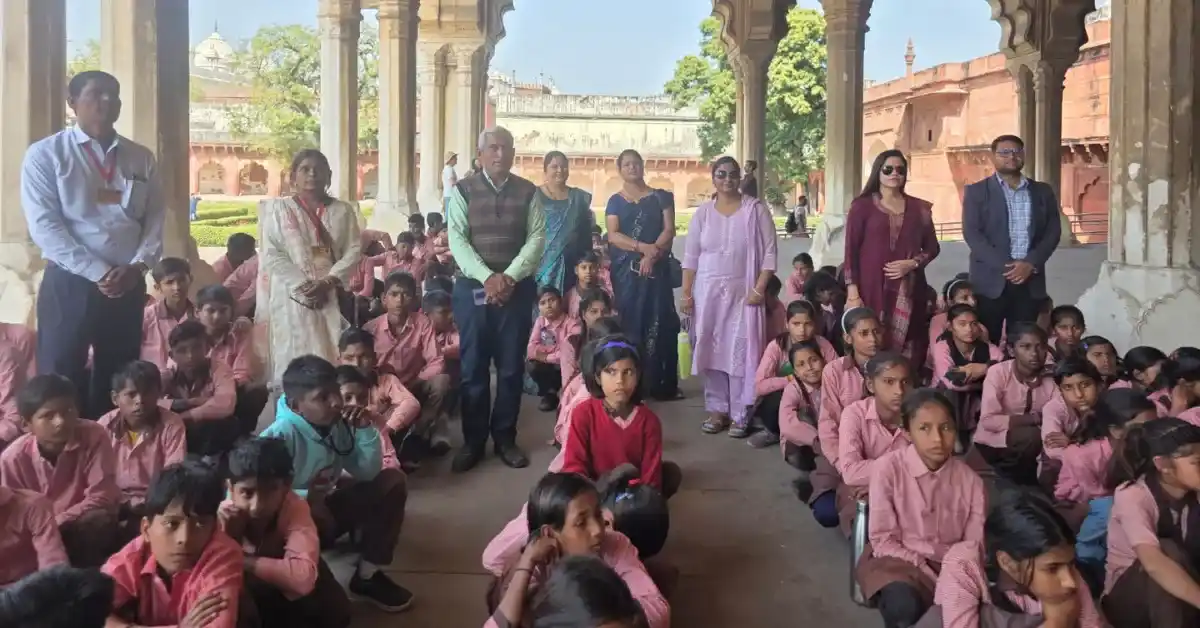 पीएम श्री खानपुर विद्यालय आगरा, ताजमहल शैक्षिक भ्रमण 2026, आगरा किला स्कूल टूर, खेरागढ़ शिक्षा समाचार, छात्रों का ऐतिहासिक भ्रमण आगरा, पीएम श्री विद्यालय गतिविधि, ताजमहल विजिट स्कूल छात्र, आगरा शिक्षा ताजा खबर, स्कूल एजुकेशनल टूर 2026, खेरागढ़ ब्लॉक विद्यालय समाचार