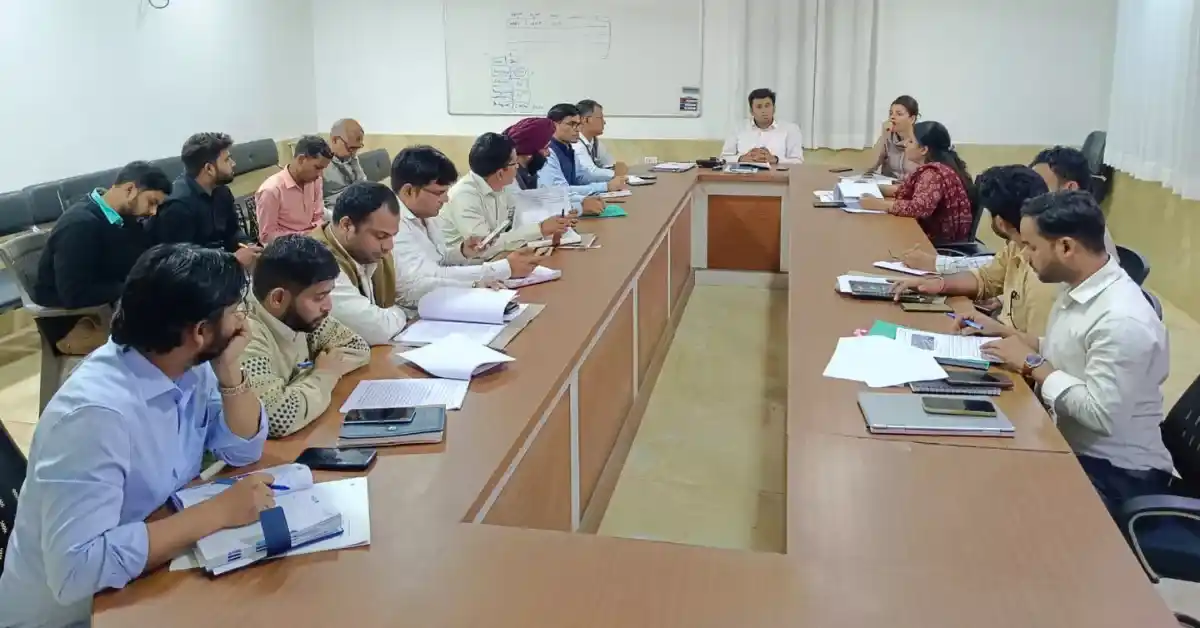 आगरा जनगणना 2027 तैयारी, डीएम अरविंद मल्लप्पा बंगारी बैठक, डिजिटल जनगणना 2027 भारत, जिला स्तरीय जनगणना समन्वय समिति आगरा, पेपरलेस जनगणना 2026 चरण, आगरा कलेक्ट्रेट समीक्षा बैठक, जनगणना प्रशिक्षण प्रगणक सुपरवाइजर, स्व-गणना मोबाइल एप, आगरा प्रशासन ताजा समाचार, Census 2027 Agra news