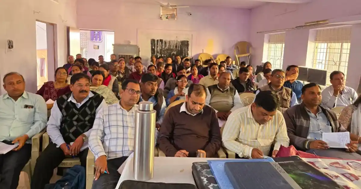 पिनाहट बीईओ बैठक 2026, आगरा शिक्षा समीक्षा बैठक, उमेश कुमार गौतम खंड शिक्षा अधिकारी, डीबीटी अपार आईडी समीक्षा, निपुण विद्यालय आकलन पिनाहट, स्मार्ट क्लास आईसीटी लैब निर्देश, बीआरसी पिनाहट बैठक, प्रधानाध्यापक मासिक समीक्षा आगरा, बेसिक शिक्षा परिषद समाचार, आगरा ताजा शिक्षा खबर 2026