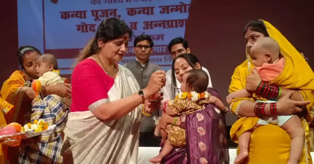 सूरसदन आगरा कार्यक्रम, कन्या पूजन आगरा, अन्नप्राशन कार्यक्रम यूपी, योगी सरकार 9 वर्ष, डॉ बबीता सिंह चौहान, महिला कल्याण विभाग यूपी, कन्या सुमंगला योजना, गोद भराई कार्यक्रम, मिशन शक्ति अभियान 5.0, आगरा न्यूज हिंदी, बेटी सम्मान कार्यक्रम, यूपी सरकार उपलब्धियां, agra latest news today, kanya poojan ceremony up