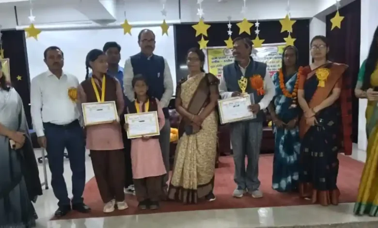 बरौली अहीर आगरा समाचार, निपुण भारत मिशन, छात्र शिक्षक सम्मान समारोह, आगरा शिक्षा न्यूज, NMMS परीक्षा आगरा, इंस्पायर अवार्ड यूपी, डायट प्रवक्ता मनोज वार्ष्णेय, विद्यालय प्रबंधन समिति SMC, डिजिटल क्लासरूम यूपी, ऑपरेशन कायाकल्प, बेसिक शिक्षा विभाग आगरा, agra education news hindi, nipun bharat program up, rural education development india