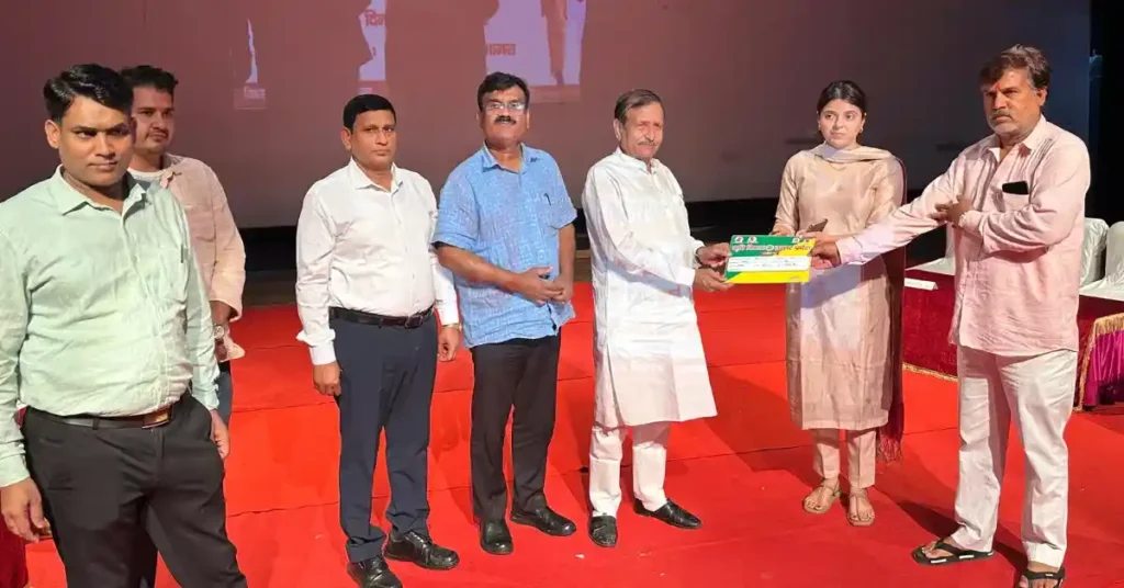 आगरा किसान कार्यक्रम, अन्नदाता किसान समृद्धि, सूरसदन आगरा न्यूज, योगी सरकार 9 वर्ष, किसान सम्मान समारोह यूपी, पीएम कुसुम योजना आगरा, कृषि यंत्रीकरण योजना, नंदनी योजना पशुपालन, आगरा कृषि समाचार, किसान प्रशिक्षण कार्यक्रम यूपी, यूपी सरकार योजनाएं किसान, agra farmer news hindi, agriculture development up, kisan sammelan agra