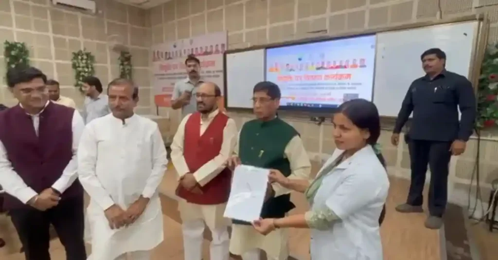 एसएन मेडिकल कॉलेज आगरा, नर्सिंग अधिकारी भर्ती यूपी, यूपी लोक सेवा आयोग चयन, आगरा मेडिकल कॉलेज न्यूज, स्वास्थ्य सेवाएं आगरा, नर्सिंग स्टाफ नियुक्ति, यूपी हेल्थकेयर अपडेट, योगेंद्र उपाध्याय आगरा, यूपी मेडिकल भर्ती 2026, सरकारी नौकरी नर्सिंग, agra health news hindi, uppsc nursing officer recruitment, medical college agra update