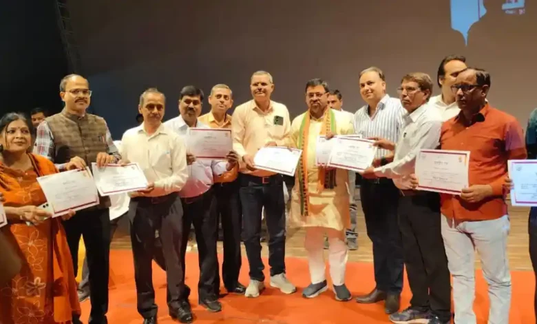 निपुण भारत मिशन आगरा, 451 निपुण विद्यालय, आगरा शिक्षा समाचार, बेसिक शिक्षा विभाग यूपी, शिक्षक सम्मान समारोह आगरा, निपुण विद्यालय सूची, डीएलएड असेसमेंट यूपी, प्राथमिक शिक्षा सुधार, agra latest education news hindi, nipun bharat mission up, school quality improvement india, teacher award program up