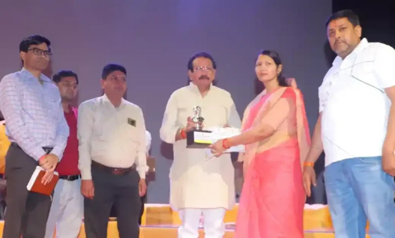 पंचायतीराज जन संवाद आगरा, एसपी सिंह बघेल कार्यक्रम, सूरसदन आगरा न्यूज, ग्राम प्रधान सम्मान समारोह, टीबी मुक्त पंचायत यूपी, ग्रामीण विकास उत्तर प्रदेश, पंचायत विभाग कार्यक्रम, यूपी सरकार 9 साल उपलब्धियां, agra latest news hindi, rural development up government, panchayati raj event india, government schemes awareness up