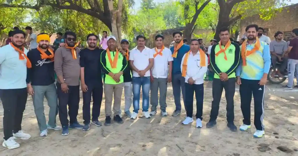 अकोला क्रिकेट टूर्नामेंट आगरा, गुरुजी इलेवन मैच, बेरी चाहर वॉरियर्स, दिनेश सोलंकी मैन ऑफ द मैच, आगरा स्पोर्ट्स न्यूज, ग्रामीण क्रिकेट टूर्नामेंट, खेरागढ़ क्रिकेट मैच, local cricket match agra, agra latest sports news hindi, village cricket tournament india, cricket match report hindi, sports event agra