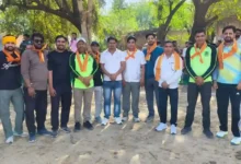 अकोला क्रिकेट टूर्नामेंट आगरा, गुरुजी इलेवन मैच, बेरी चाहर वॉरियर्स, दिनेश सोलंकी मैन ऑफ द मैच, आगरा स्पोर्ट्स न्यूज, ग्रामीण क्रिकेट टूर्नामेंट, खेरागढ़ क्रिकेट मैच, local cricket match agra, agra latest sports news hindi, village cricket tournament india, cricket match report hindi, sports event agra