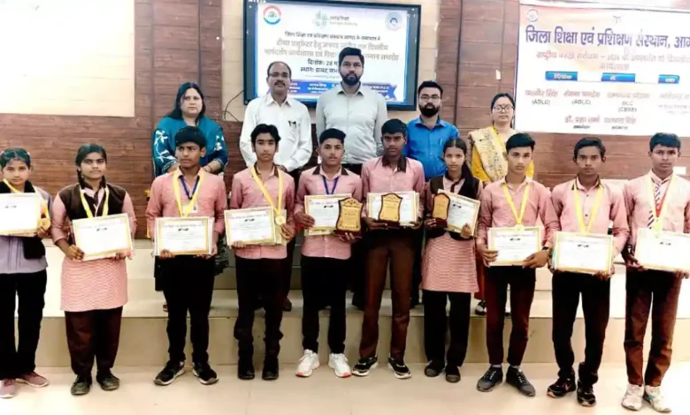 यशवीर सिंह, हिमांशु सिंह, संजीव कुमार सत्यार्थी, पुष्पेंद्र सिंह, यशपाल सिंह, डॉ. दिलीप कुमार गुप्ता, रंजना पांडे, मुकेश कुमार सिन्हा, गौरव भार्गव, अमित दीक्षित, लाल बहादुर, तिलक जंग, आकांक्षा