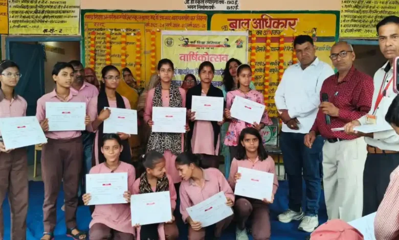 कागारौल विद्यालय वार्षिकोत्सव, आगरा स्कूल न्यूज, छात्र सम्मान समारोह, प्राथमिक विद्यालय कार्यक्रम, शिक्षा जागरूकता आगरा, खेरागढ़ स्कूल इवेंट, छात्र पुरस्कार वितरण, school annual function agra, agra latest education news hindi, student achievement ceremony india, rural school event up