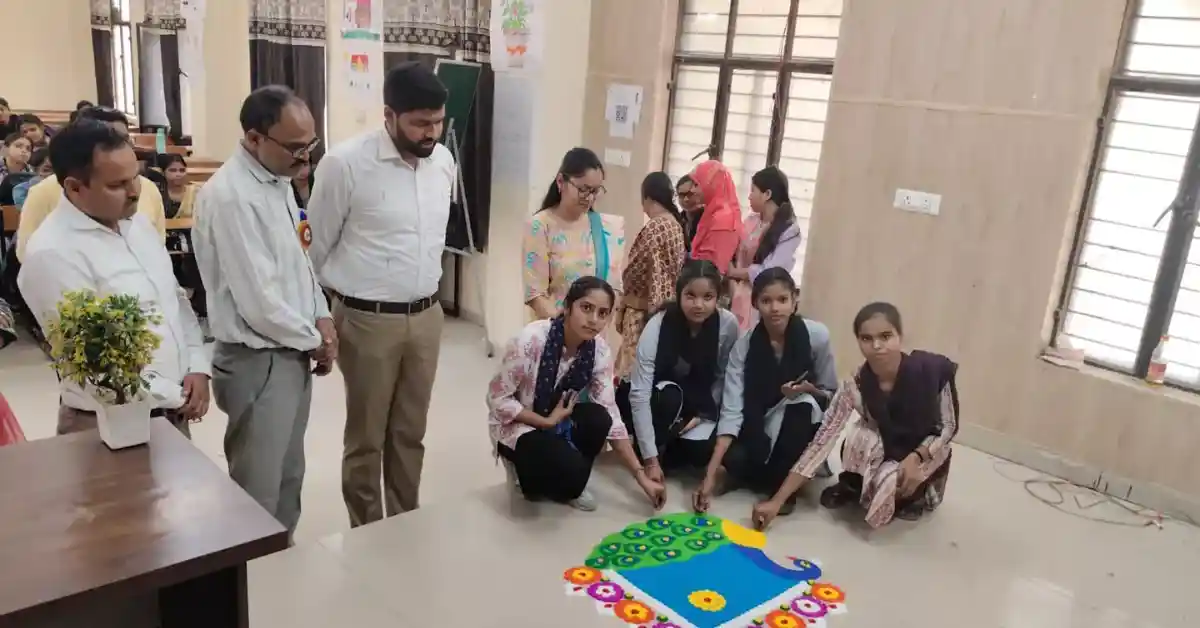 रंगोली मेहंदी प्रतियोगिता आगरा, DIET Agra Rangoli Mehndi competition, D.El.Ed trainees cultural event agra, Agra education news, DIET Agra students activities, teacher training institute agra news, D.El.Ed trainees competition agra, Agra DIET cultural program