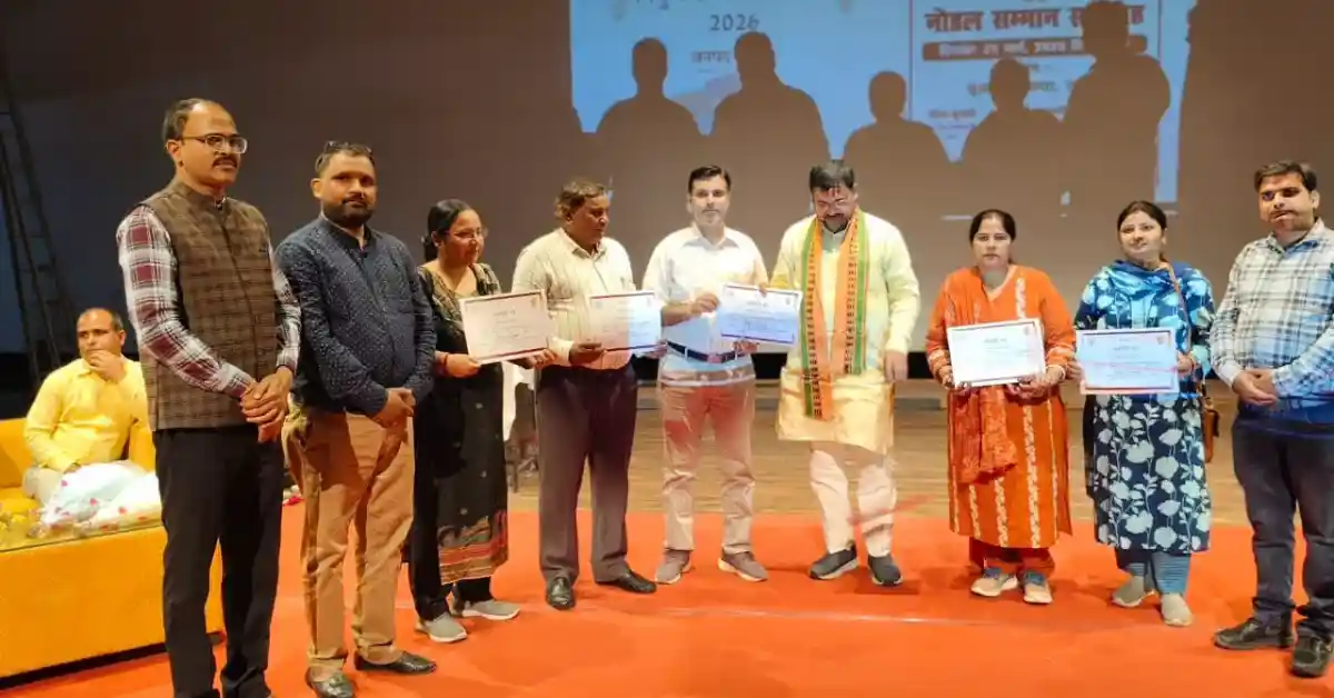 निपुण भारत मिशन आगरा, 451 निपुण विद्यालय, आगरा शिक्षा समाचार, बेसिक शिक्षा विभाग यूपी, शिक्षक सम्मान समारोह आगरा, निपुण विद्यालय सूची, डीएलएड असेसमेंट यूपी, प्राथमिक शिक्षा सुधार, agra latest education news hindi, nipun bharat mission up, school quality improvement india, teacher award program up