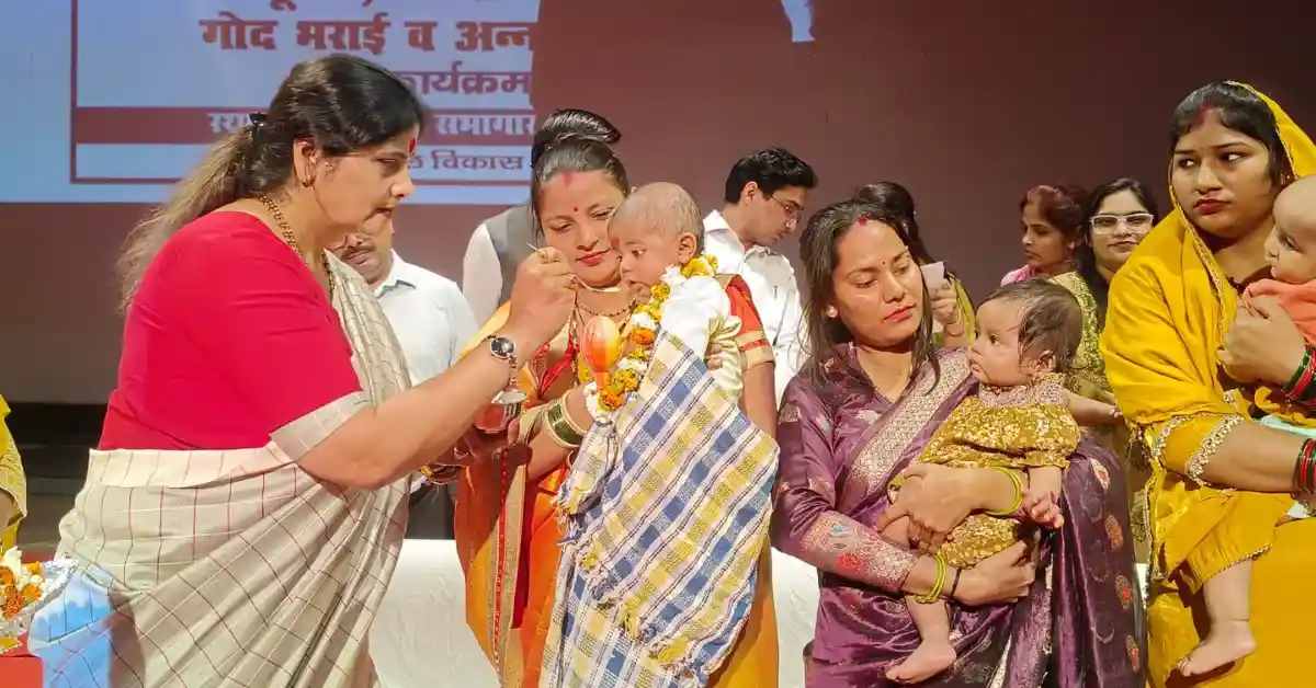 सूरसदन आगरा कार्यक्रम, कन्या पूजन आगरा, अन्नप्राशन कार्यक्रम यूपी, योगी सरकार 9 वर्ष, डॉ बबीता सिंह चौहान, महिला कल्याण विभाग यूपी, कन्या सुमंगला योजना, गोद भराई कार्यक्रम, मिशन शक्ति अभियान 5.0, आगरा न्यूज हिंदी, बेटी सम्मान कार्यक्रम, यूपी सरकार उपलब्धियां, agra latest news today, kanya poojan ceremony up