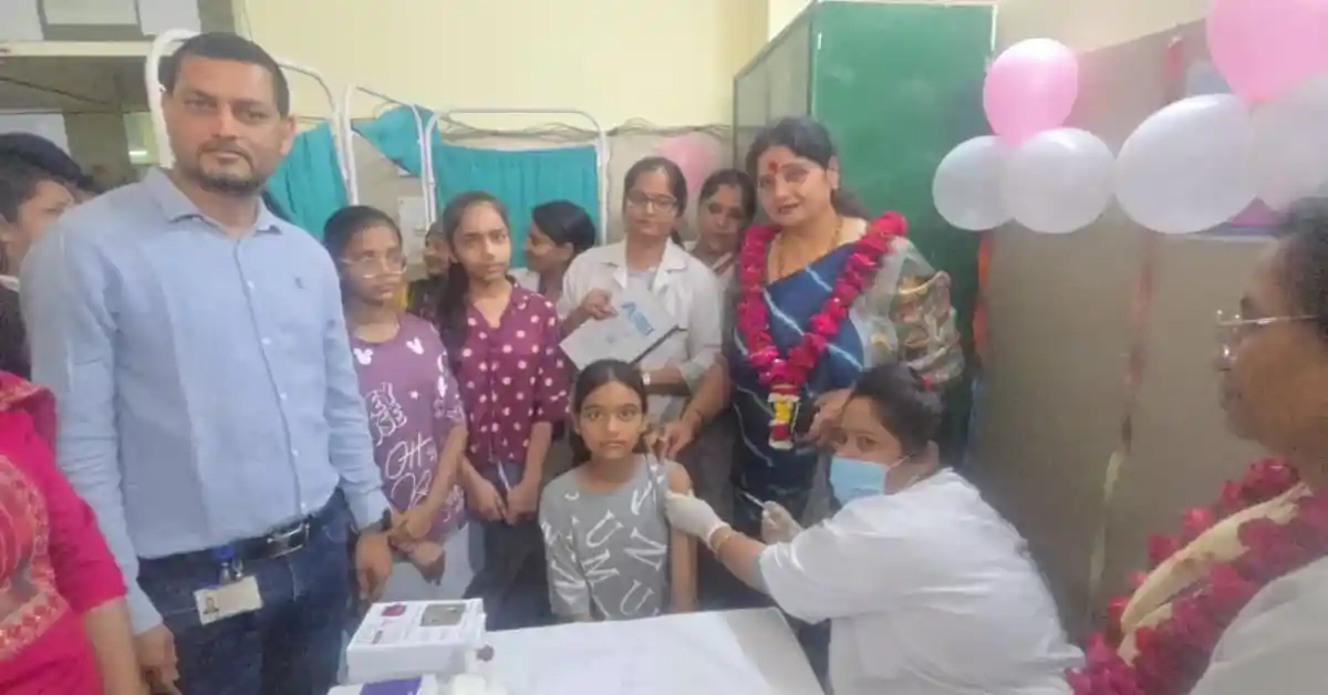 HPV वैक्सीनेशन आगरा, सर्वाइकल कैंसर बचाव, लेडी लायल अस्पताल आगरा, डॉ बबीता सिंह चौहान, महिला स्वास्थ्य यूपी, किशोरी टीकाकरण अभियान, HPV vaccine india hindi, आगरा हेल्थ न्यूज, महिला स्वास्थ्य योजना यूपी, cervical cancer prevention india, agra latest news hindi, government vaccination program up, women health awareness india