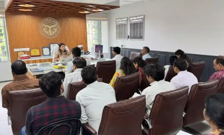 स्कूल चलो अभियान आगरा, सीडीओ प्रतिभा सिंह बैठक, बेसिक शिक्षा विभाग यूपी, छात्र नामांकन अभियान, आगरा शिक्षा समाचार, स्कूल एडमिशन ड्राइव यूपी, शिक्षा जागरूकता कार्यक्रम, primary school enrollment up, agra latest news hindi, school chalo abhiyan up, education campaign india, student attendance improvement up